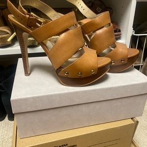 Micheal Kors brown/tan leather platform heels